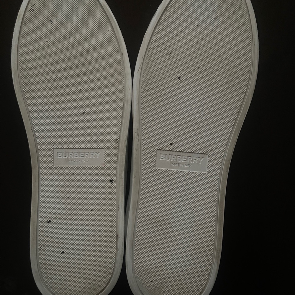 Burberry White Leather Sneakers with Minimalist Design - Picture 11 of 14